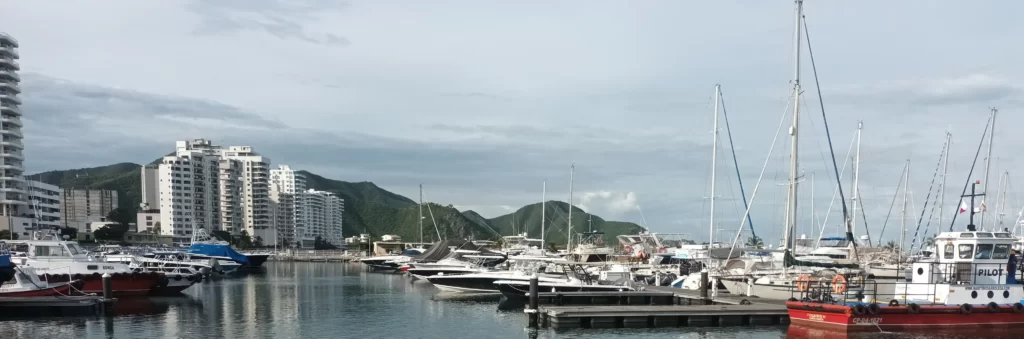 Alquiler de yates en Santa Marta, puerto de la Marina